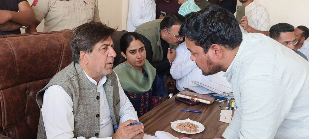 ਜਨਤਾ ਦੀਆਂ ਸਮੱਸਿਆਵਾਂ ਦਾ ਹੱਲ ਕਰਨਾ ਮੇਰੀ ਤਰਜੀਹ  ਵਿਧਾਇਕ ਬ੍ਰਹਮ ਸ਼ੰਕਰ ਜਿੰਪਾ
